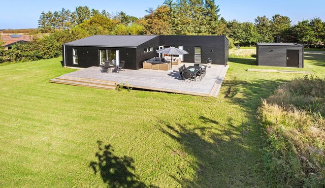 Amazing home in Spøttrup with WiFi