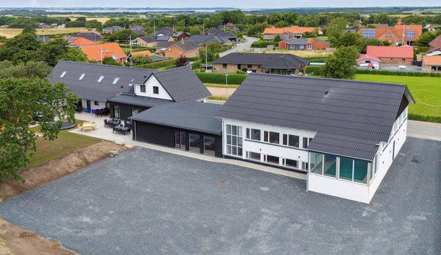 Amazing home in Spøttrup with sauna