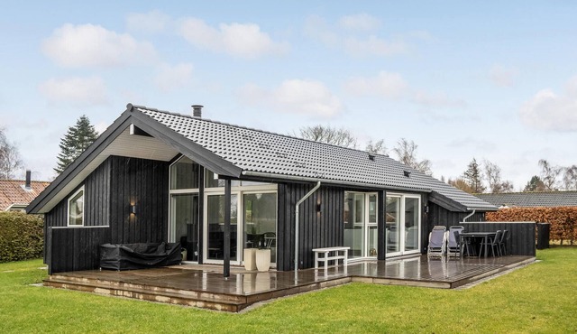 Amazing home in Stubbekøbing with WiFi