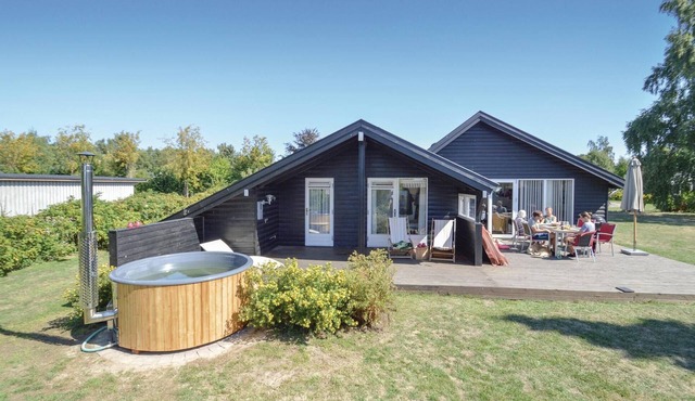 Amazing home in Stege with kitchen