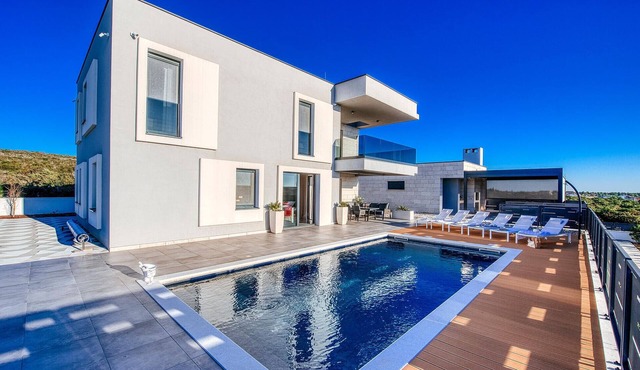 Amazing home in Sukosan with private swimming pool, can be inside or outside