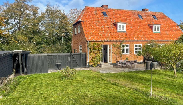 Amazing home in Svaneke with WiFi