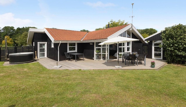 Amazing home in Sydals with WiFi