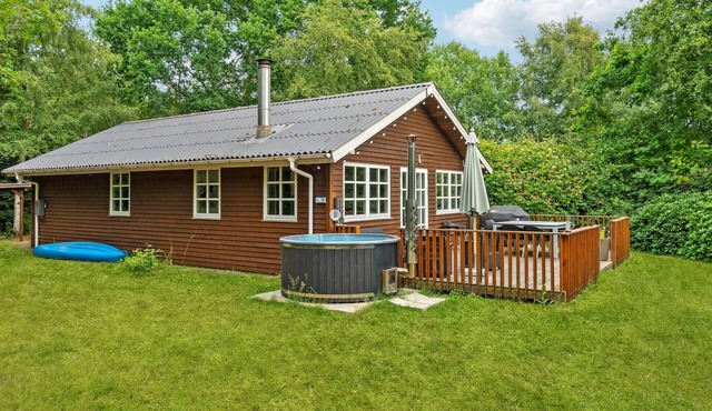 Amazing home in Thyholm with WiFi