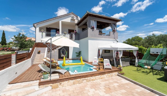 Amazing home in Tinj with private swimming pool, can be inside or outside