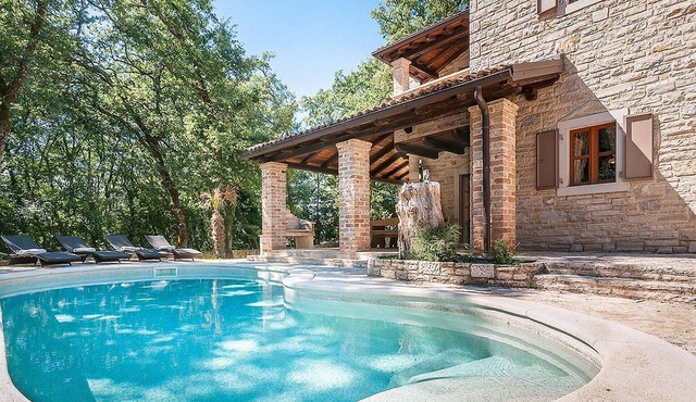Amazing home in Tinjan