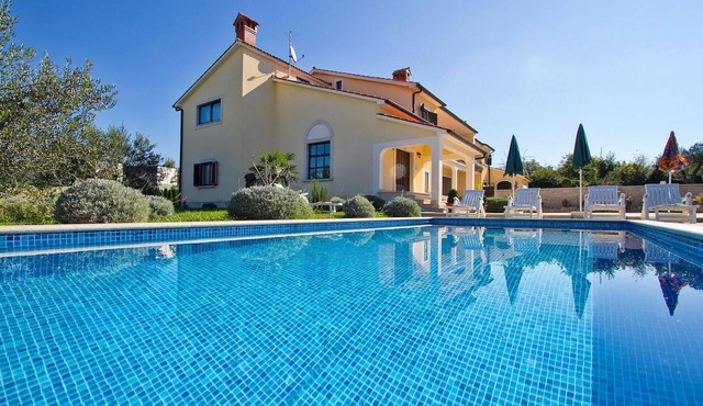 Amazing home in Tinjan