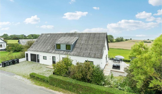 Amazing Home In Tranekær With Wifi