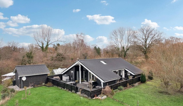 Amazing home in Tranekær with WiFi