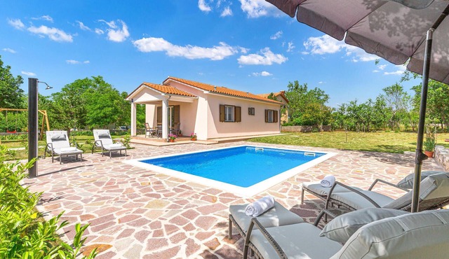 Amazing home in Trget