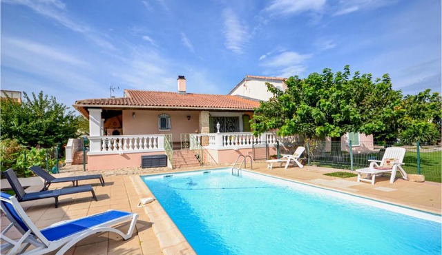 Amazing home in Uchaud with 4 Bedrooms, WiFi and Outdoor swimming pool