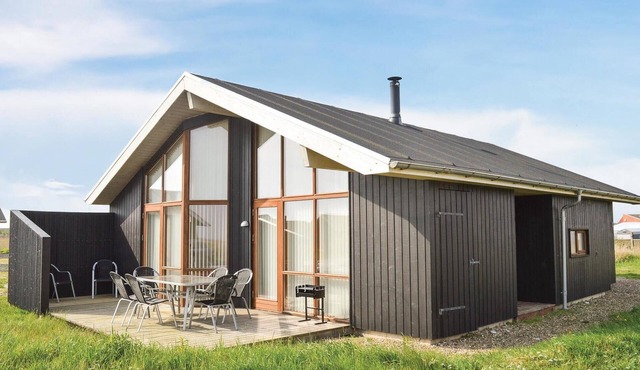 Amazing home in Ulfborg with WiFi