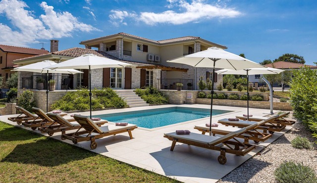 Amazing home in Umag with sauna
