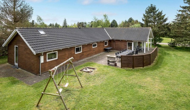 Amazing home in Væggerløse with WiFi