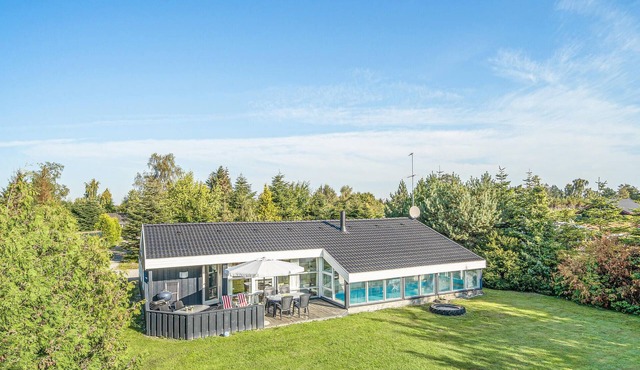 Amazing home in Væggerløse with WiFi