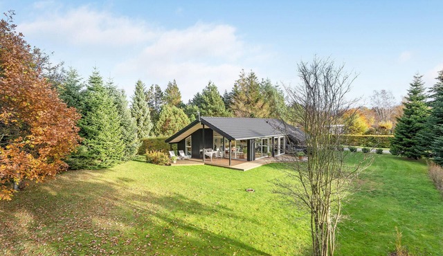 Amazing home in Væggerløse with WiFi