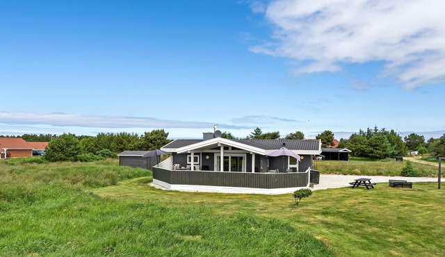 Amazing home in Vejers Strand with sauna