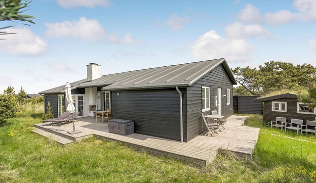 Amazing home in Vejers Strand