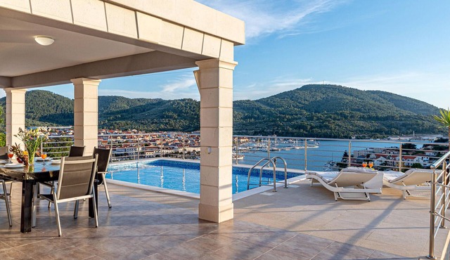 Amazing home in Vela Luka