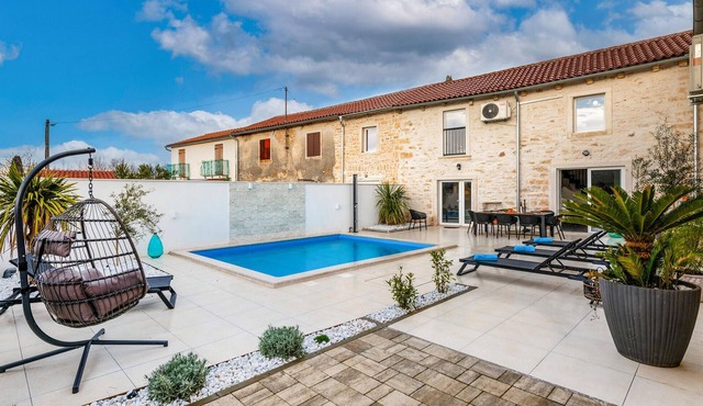 Amazing home in Vidulini