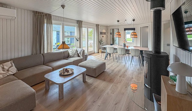 Amazing home in Vinderup with WiFi