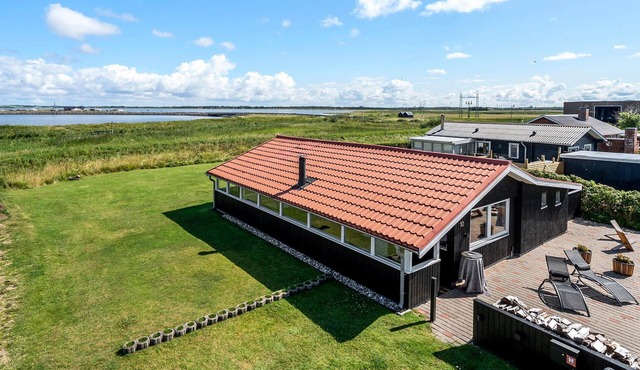 Amazing home in Vinderup with WiFi