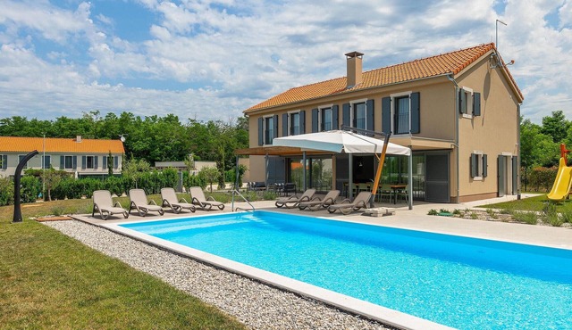 Amazing home in Vizinada