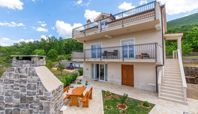 Amazing home in Vrlika with house a mountain view