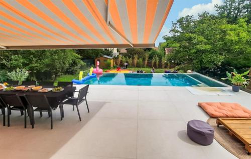 Amazing Home In Yerres