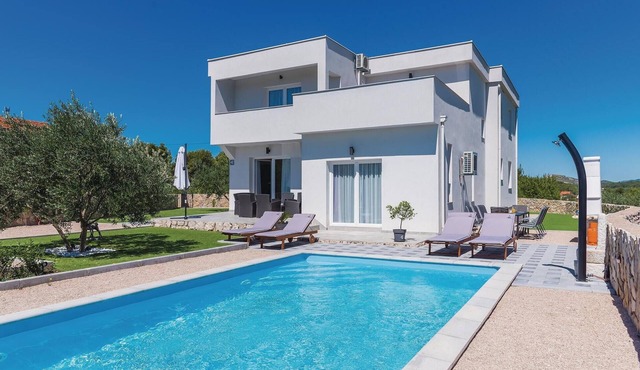 Amazing home in Zaton