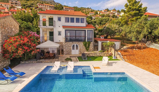 Amazing home in Zavala