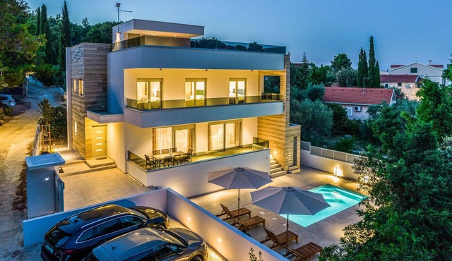 Amazing home in Zdrelac