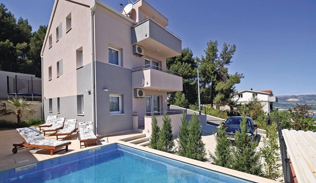 Amazing home in Zedno