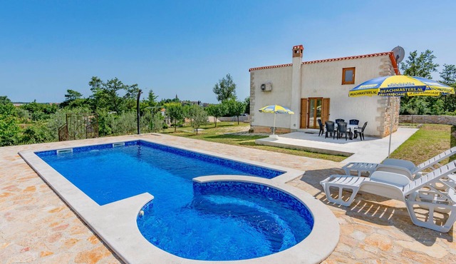 Amazing home in Zminj