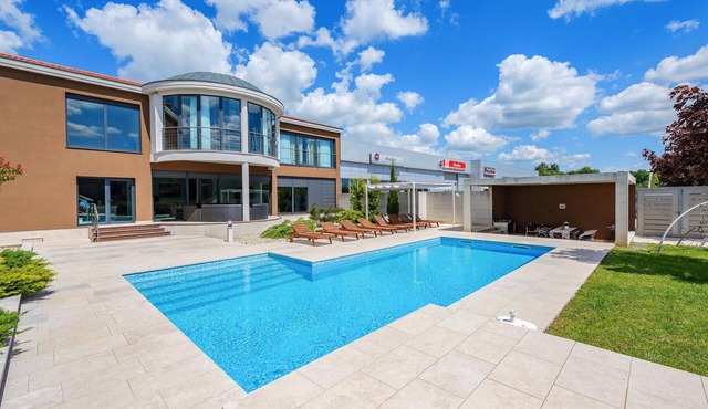 Amazing home in Zminj