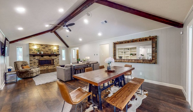 Amazing Home on 14 Acres - Vineyards, Pond & Trails - Newly Updated Kitchen