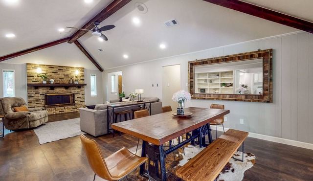 Amazing Home on 14 Acres - Vineyards, Pond & Trails - Newly Updated Kitchen