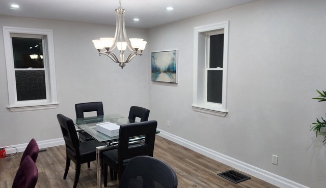 Amazing home on a huge backyard right near downtown, costco, movie.Pet Friendly!