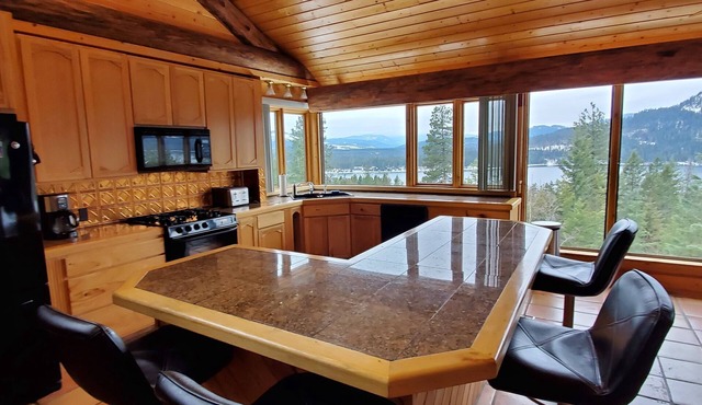 Amazing Home Priest Lake, Gorgeous Lake n Mtn Views,