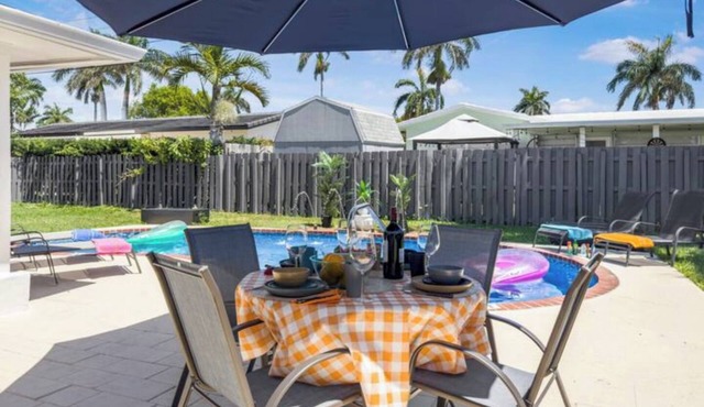 Amazing Home w/Heated Pool 8 mins to the Beach!