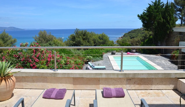 Amazing house with sea view, heated pool, access to beach in a fantastic area