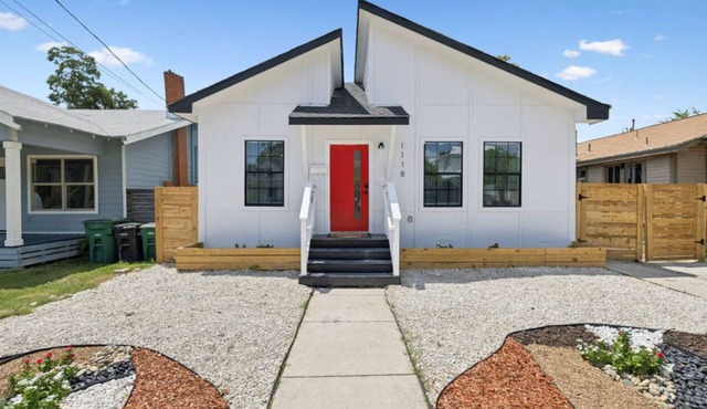 Amazing house close to downtown , 5 beds and 3 bath