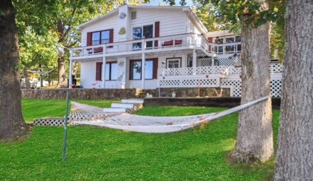 Amazing Lake Experiences! Private Hot Tub, Aamazing Dock, Firepit & Two Layers of Decks