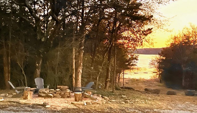 Amazing Lake Front Property! 3 BR cabin on 30 serene acres on Lake Tenkiller