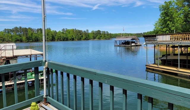Amazing Lake Front Cottage with Dock and Firepit
