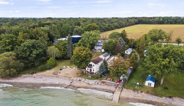 Amazing lake house with private beach and hot tub. 2nd home included jul-aug