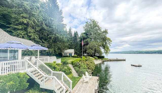 Amazing Lake House With Private Beach And Docks