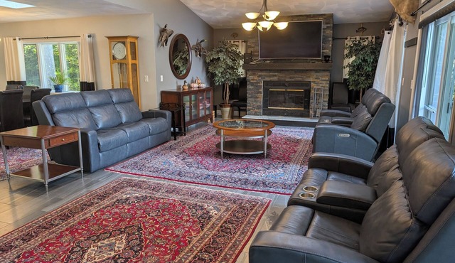 Amazing Lake House With All Amenities