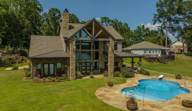 Amazing Lake Jordan vacation home
