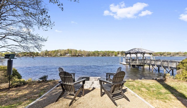 Amazing Lake Norman Views - Firepit, Kayaks and much more